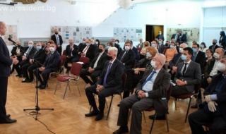 Радев: Със спасяването на българските евреи народът ни постигна победа на човечността и смелостта