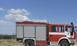 Автобус се запали на АМ „Тракия“, десетки пътници останаха блокирани на пътя