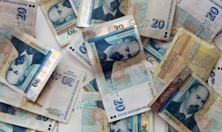 Директорът на отбранителна аквизиция с обвинение за далавера