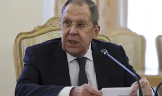 Лавров се появи в Аляска с тениска на СССР