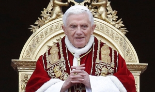 На 19 април 2005 г. Йозеф Ратцингер става папа
