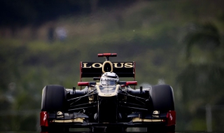 Батман се съюзи с Лотус във Великобритания