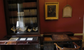 Бюрото на Чарлз Дикенс купено от лондонски музей