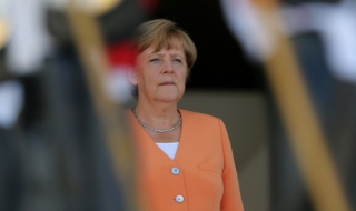 Меркел разкритикува агресията против приемането на бежанци