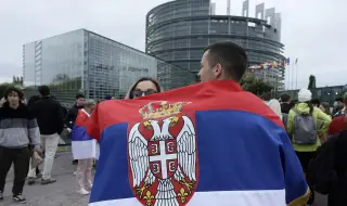 ЕП: Настоящото управление държи Сърбия извън Европейския съюз