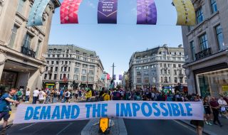 Голям брой задържани на протестите във Великобритания