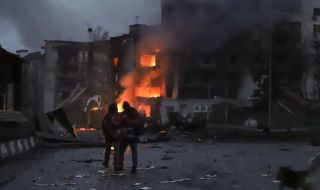 Руските въздушни удари над Киев продължават, чуват се взривове