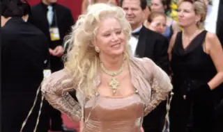 Почина актрисата Сали Къркланд