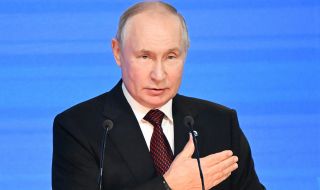 Курсът на долара надхвърли 100 рубли след изявленията на Путин за икономически успех