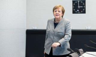 Меркел се срещна с Хафтар
