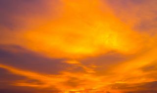 Небето над България стана оранжево