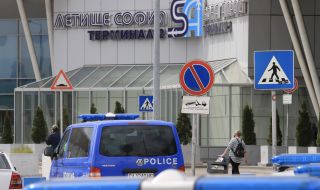 Задържаха граничен полицай за кражба на гориво от летище София