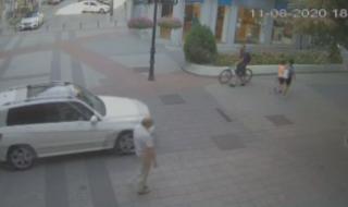 Автомобил навлезе на главната улица в Пловдив