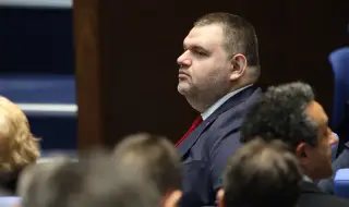 Предложение от Пеевски: Без субсидия и офиси за партии, чиито лидери са с обвинения по НК