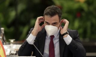Премиерът на Испания: Скоро вече няма да носим маски на открито!