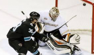 Анахайм се разправи и с Ванкувър в НХЛ