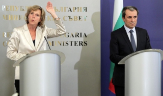 Еврокомисар Кони Хедегор: Всеки ден 300 млн. евро изтичат към Русия