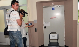 Жена е в кома, бебе оцеля по чудо след падане в асансьорна шахта /Обновена/