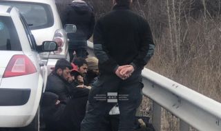 Гранични полицаи задържаха мигранти на "Тракия" на влизане в София 