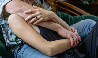 Отношението на мъжа в трудни моменти говори много за връзката ви