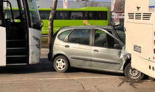 15-годишно момиче пострада при катастрофа между два автобуса и кола