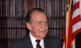 May 22, 1972 Richard Nixon flies to Moscow to meet with Brezhnev 
