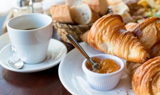 Диетолог: Не закусвайте кроасани с кафе