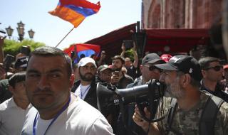 Ереван е под пълна блокада (СНИМКИ)