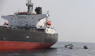 Иран удари танкерите с морски мини