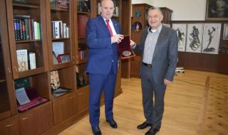 Иван Гешев награди посланика на Украйна Виталий Москаленко