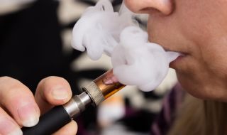 Китай въвежда данък върху електронните цигари