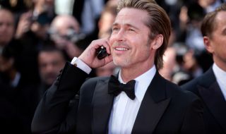 Вижте новата жена до Брад Пит