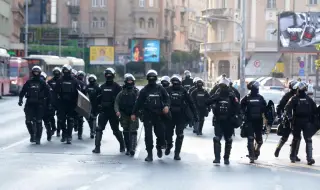 Сръбската полиция задържа двама души по време на снощните протести