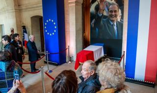 Франция скърби за Жак Ширак