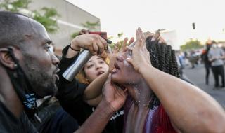 Полицията в Минеаполис използва сълзотворен газ срещу протестиращите