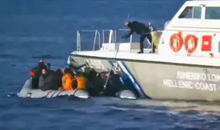 Лодка с мигранти се сблъска с кораб на турската брегова охрана, има жертви