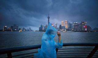 Наводнение в Западен Китай взе 16 жертви, 36 души са в неизвестност 