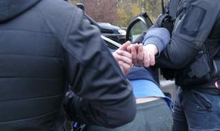 Полицаи с хеликоптер арестуваха двама въоръжени българи в Англия