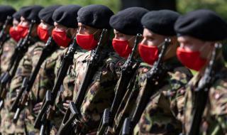 Швейцарската армия помага в борбата с вируса