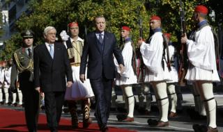 Ердоган на историческо посещение в Гърция
