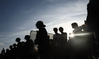 Полицията в Корсика застреля въоръжен с нож мъж