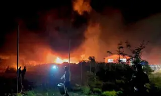 Пожар в района на бившия завод „Химик“ в Асеновград,  50 огнеборци са на терен 
