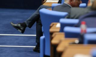 В Народното събрание гласуват оставката на Данаил Кирилов, ако депутатите се съберат