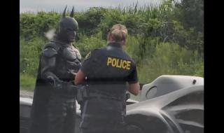Полиция спря Батман за шофиране с превишена скорост (ВИДЕО)