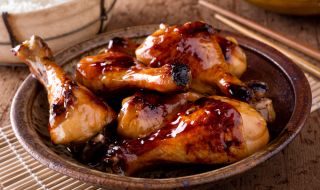 Рецепта на деня: Печени пилешки бутчета в ароматна марината