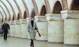 Отвориха моловете и хотелите