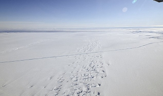 НАСА: Антарктида „ражда“ айсберг колкото Ню Йорк
