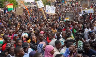 Делегацията на ЕКОВАС тръгна от Нигер, без да се срещне с водача на хунтата