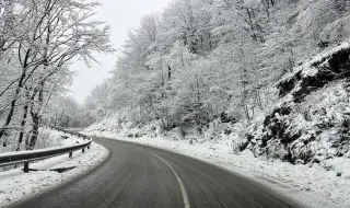 Няма затворени пътища заради обилния снеговалеж