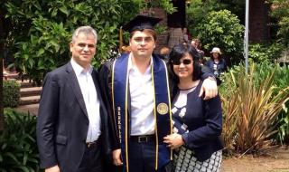 Синът на Корнелия Нинова е блокиран в Ню Йорк